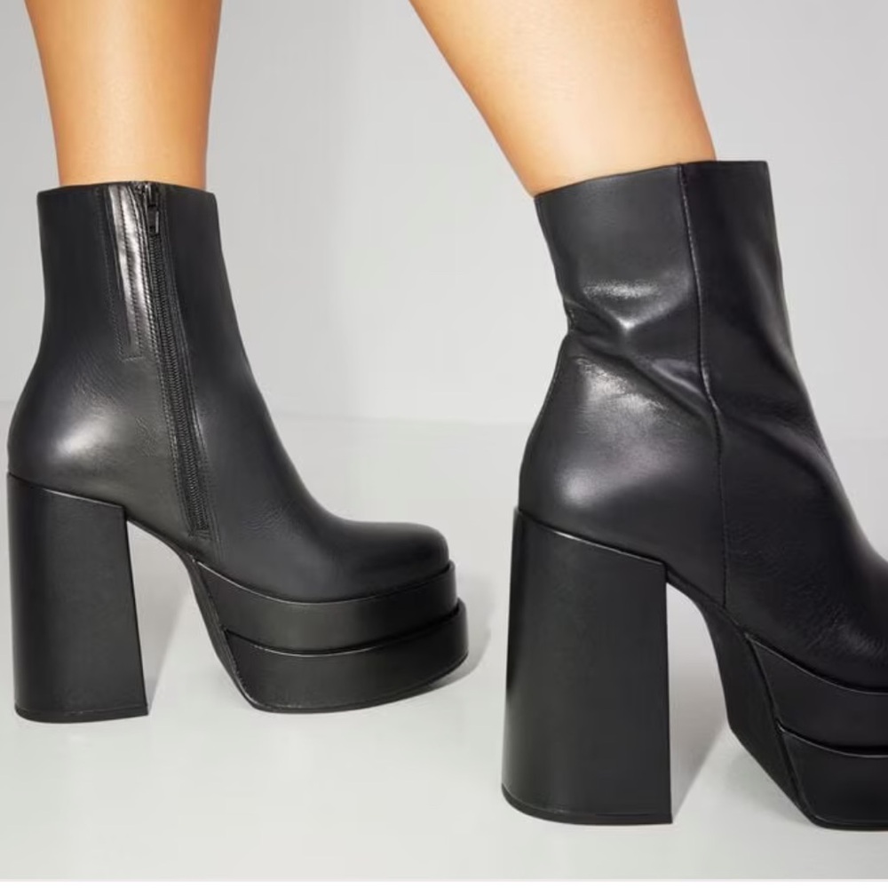 Steve Madden - Cobra Platform Boots